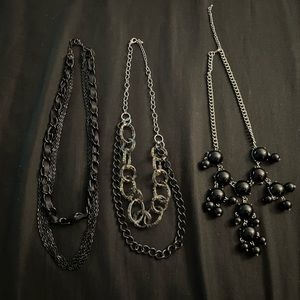 Set of 3 black/metal necklaces